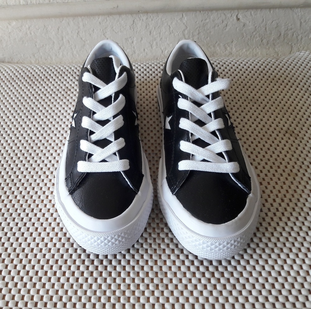 Converse - Picture 2 of 4
